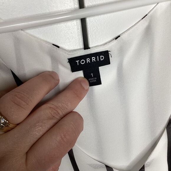 ladies Torrid Striped sheer tank / blouse - Picture 3 of 8